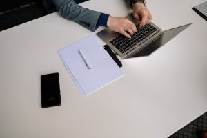 Como lidar com a pressão e o estresse no ambiente de trabalho